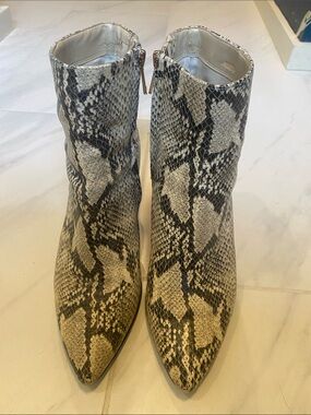 Sam Edelman Snake-Print Pointed Toe Ankle Boots in Gray and Cream size 7